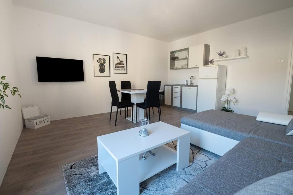 Appartamento Apartman Iva Zara Esterno foto