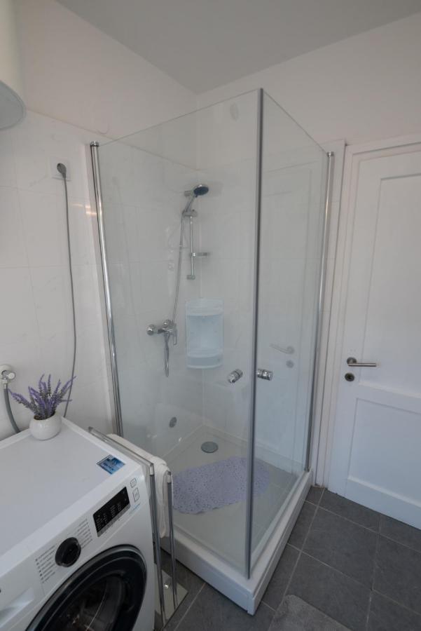 Appartamento Apartman Iva Zara Esterno foto