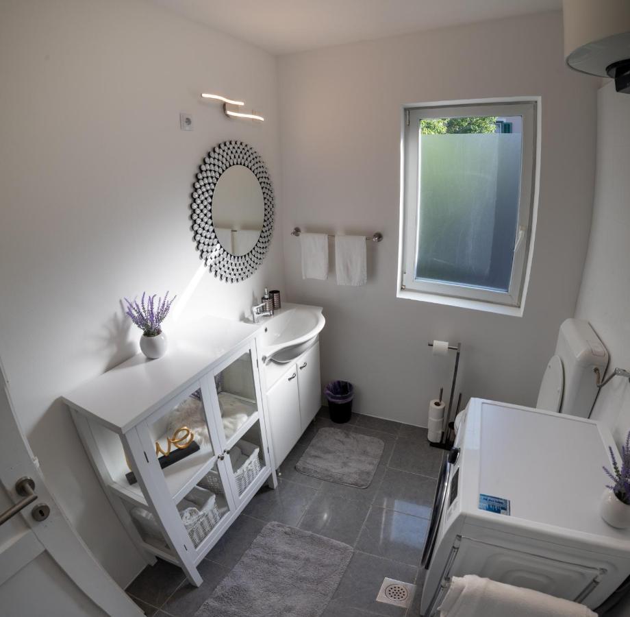 Appartamento Apartman Iva Zara Esterno foto